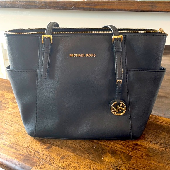 Michael Kors Handbags - MICHAEL MICHAEL KORS
Large Saffiano Leather Bag